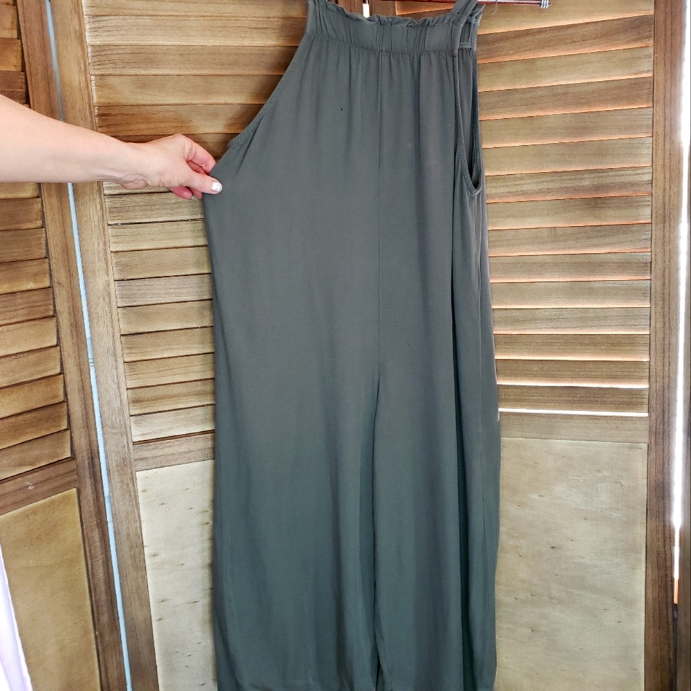 Junior's extraordinary green jumpsuit straight leg. Size large